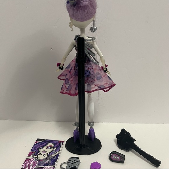 MONSTER HIGH DOLL SPECTRA VONDERGEIST DOT DEAD GORGEOUS COMPLETE toy - Picture 2 of 7